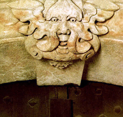 Портал Валдштейнского замка Деталь
