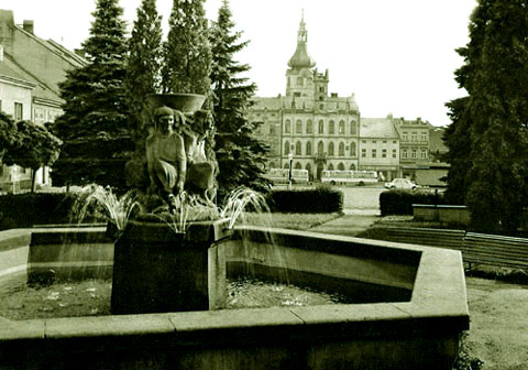 Горжицкая площадь со скульптурной группой Йозефа Кальфуса