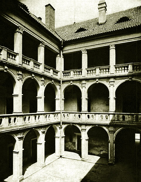 Двор Валдштейнского замка Старинное фото